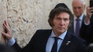 Javier Milei no viajará a Israel: hay un conflicto bélico y suspendió su vuelo