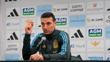 En conferencia de prensa, Scaloni puso en duda la titularidad de Messi.