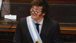 El mercado tuvo una reacción positiva al discurso de Milei, pero el consumo se hunde a niveles mínimos