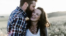 Imagen de Cuál es la explicación del «amor a primera vista» (y por qué algunos expertos evitan llamarlo así)