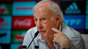 Menotti continúa internado y se mantiene la preocupación por su estado de salud