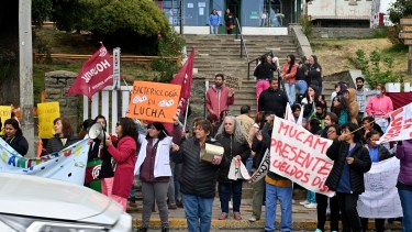 Los trabajadores de salud continúan de paro por tiempo indefinido, con asambleas y actividades callejeras . foto archivo