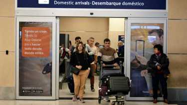El aeropuerto de Bariloche  tuvo en abril 852 vuelos de cabotaje, entre arribos y partidas. Foto Archivo/Chino Leiva