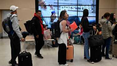 Video | Comenzó a operar el aeropuerto de Bariloche tras ser cerrado por la nieve