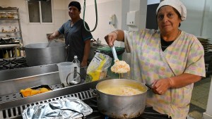 Crisis en salud: Livia, con 25 años de antigüedad en Bariloche, no llega a fin de mes