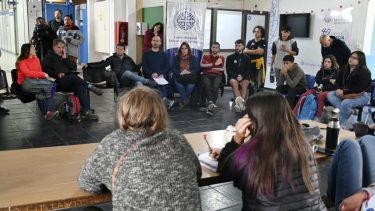 Previo a la presentación de los gremios de la UNRN y UNCo en Bariloche, hubo una asamblea en el Comahue. Foto: Chino Leiva