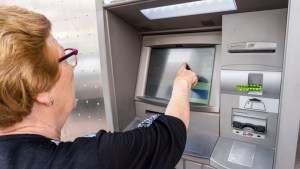 Jubilados y pensionados reciben un bono de 70 mil en abril 2024: Quiénes lo cobrarán
