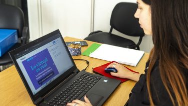 El 67,5% de los hogares argentinos tomaron alguna medida paliativa para reducir el costo de su servicio de internet fijo . Foto Cecilia Maletti.