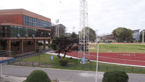 Con presencia policial, pareparan el despido de 78 trabajadores de la subsecretaría de Deportes