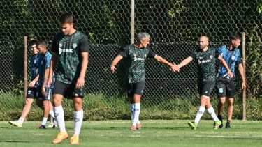 Berra y Amieva hicieron los goles de Cipolletti. (Foto: Florencia Salto)