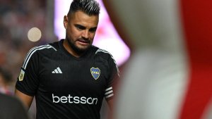 Chiquito Romero sufrió una molestia y se perderá el clásico con Racing, quién lo reemplaza