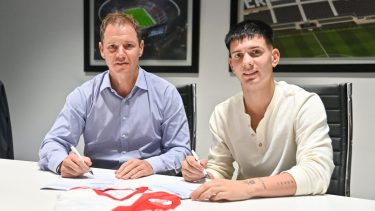 Mastantuono renovó su contrato en River y le subieron la cláusula de rescisión. (Foto: @RiverPlate)