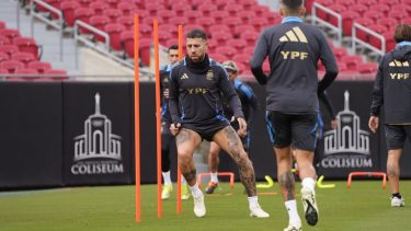 Otamendi volverá a ser titular junto al Cuti Romero.