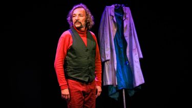 “La clave siempre es la mirada conceptual del espectáculo, dentro del cual el actor hace su trabajo: interpreta, pero está bajo las órdenes del director”, dice Fabián Vena.