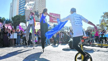 La marcha de ayer en Neuquén es parte del plan de lucha que incluye un segundo día de paro para hoy martes (Matías Subat)