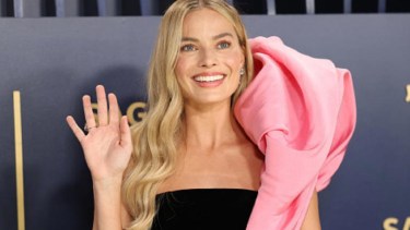 Margot Robbie visitó la costa patagónica en sus vacaciones.-