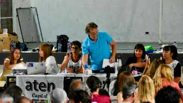 Salario docente en Neuquén: los detalles del decreto que otorga el aumento de Figueroa. Foto: Matías Subat