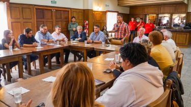 El intendente Carlos Koopmann fue el anfitrión de la reunión de empresarios y funcionarios.
