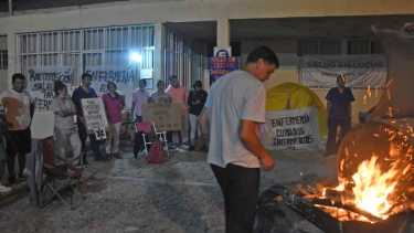 Los trabajadores mantendran el acampe hasta que el gobierno "los escuche". Foto: Juan Thomes.