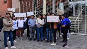 Escuelas rurales sin transporte escolar: no tienen en qué ir a clases y fueron a la justicia en Roca