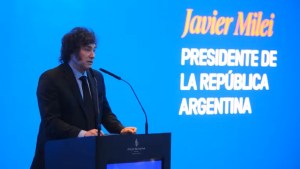 Milei confirmó que se frenará la emisión de pesos y sugirió a la gente que saque sus dólares del colchón