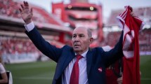 Imagen de Ricardo Bochini habló tras chocar contra un camión en Buenos Aires: qué dijo sobre su salud