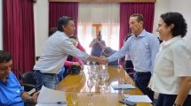 Imagen de Salarios en Neuquén: UPCN firmó la aceptación, pero Viales rechazó la propuesta del Gobierno