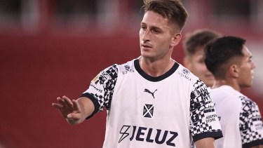 Matías Gimenez hizo un doblete pero no le alcanzó al Rojo para llevarse la victoria.