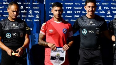 Franco Moyano homenajeó a Maradona en el encuentro ante Gimnasia de La Plata.