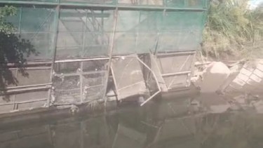 VIDEO | La basura de Viedma al río Negro: denuncian las roturas de las rejas del desagüe pluvial