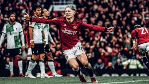 Con un Garnacho intratable, el Manchester United eliminó al Liverpool de Mac Allister