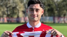 Imagen de El emotivo gesto del plantel de Estudiantes de La Plata con Javier Altamirano