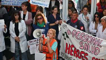 Asspur marcha en Viedma, esta medida estaba planeada incluso antes de que el Gobierno llamara al diálogo. Foto: Marcelo Ochoa.