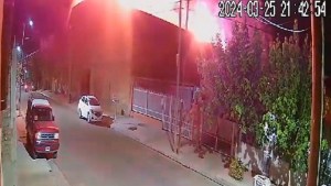 Incendio en el bajo de Neuquén: un nuevo video muestra al presunto responsable del fuego