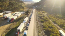 Imagen de Nieve en los pasos a Chile y rutas cargadas de turistas: operativo especial por el fin de semana largo en Neuquén