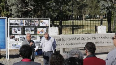 En el señalamiento La Escuelita, tuvo lugar el acto protocolar de Neuquén por el Día de la Memoria, Verdad y Justicia. Foto: Prensa Gobierno de Neuquén.  