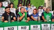Imagen de ATE protestó contra los despidos y cierres de  centros de asistencia social en Neuquén y Río Negro
