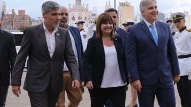 El gobernador de Córdoba, Martín Llaryora, recibió a la ministra de Seguridad de la Nación, Patricia Bullrich, en el Centro Cívico. 