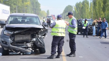 Choque fue frontal entre dos camionetas. Foto Andrés Maripe