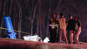 Cinco muertos tras estrellarse un avión pequeño junto a una autopista de Nashville