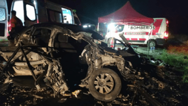 La familia circulaba en el Citroen C4, cuando impactó de lleno contra el camión Scania. foto: gentileza.