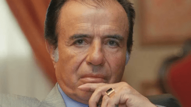  El presidente tras la presión social eliminó el servicio militar obligatorio.