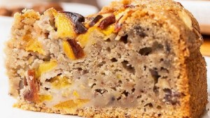 Torta húmeda de duraznos, almendras y oliva&#8230; nivel explosivo