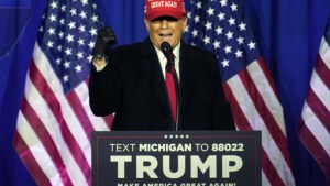 Emitieron una orden que prohíbe a Trump comentar sobre testigos, fiscales y jurados