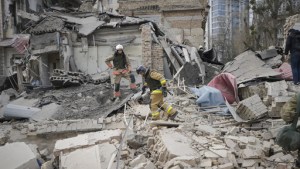 Kiev sufre su tercer ataque aéreo en 5 días mientras Rusia incrementa los bombardeos a ciudades