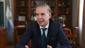 Pichetto cruzó a un obispo por su mensaje sobre la planta de GNL: “Son los intereses del pobrismo”