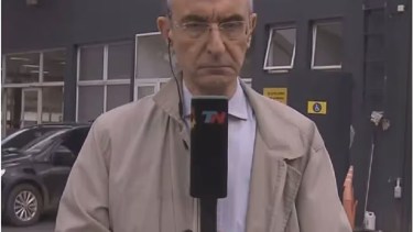 "Decile que si llega a venir a Oroño (una calle) lo sacamos a tiros. El que avisa no traiciona. Que se vaya de Rosario, no lo queremos acá", decía uno de los mensajes de amenaza a Nelson Castro y el equipo de TN. (Captura).-