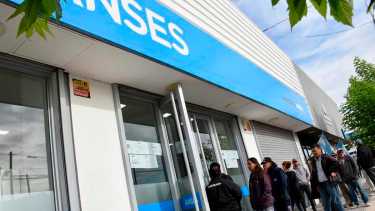 Continúa el pago del bono de 70 mil pesos a jubilados y pensionados de Anses. 