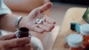 Pacientes de todo el país presentaron un amparo para que Nación entregue medicamentos