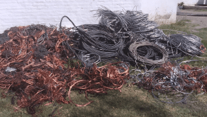 Formularon cargos a tres hombres por el robo de cables y a uno le dictaron la prisión preventiva en Roca